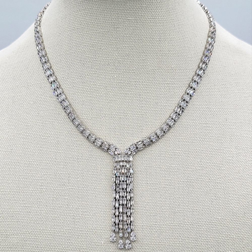 Silver Lariat Necklace Clear Crystals NWT #2385